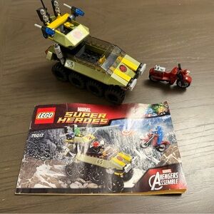 LEGO Marvel Super Heroes Set - Yellow and Red Vehicles